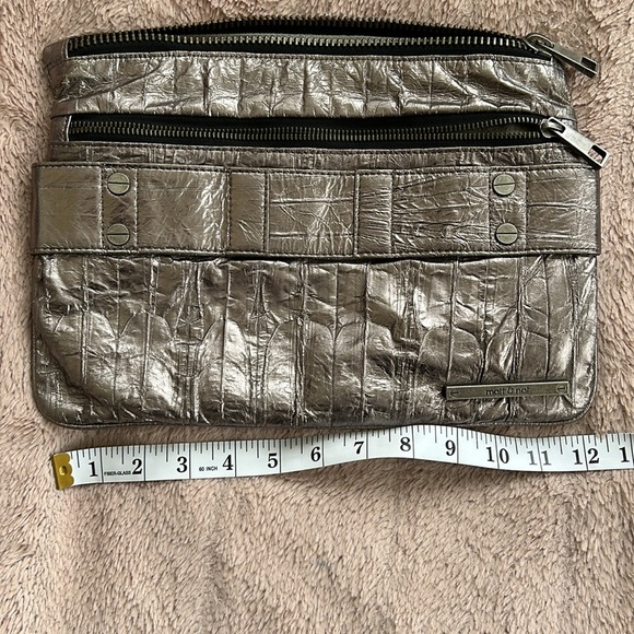 Matt & Nat Metallic silver vegan clutch, great condition, multi pocket** premium - Picture 7 of 9